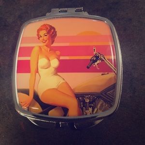 Double mirror compact w/pinup girl